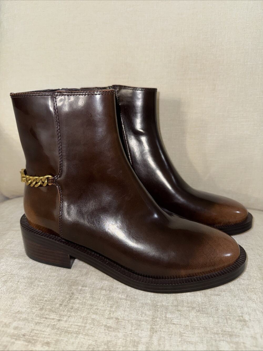 Michael Kors Carlisle Burnished Leather Chain Detail Luggage Booties Size 6M EUC